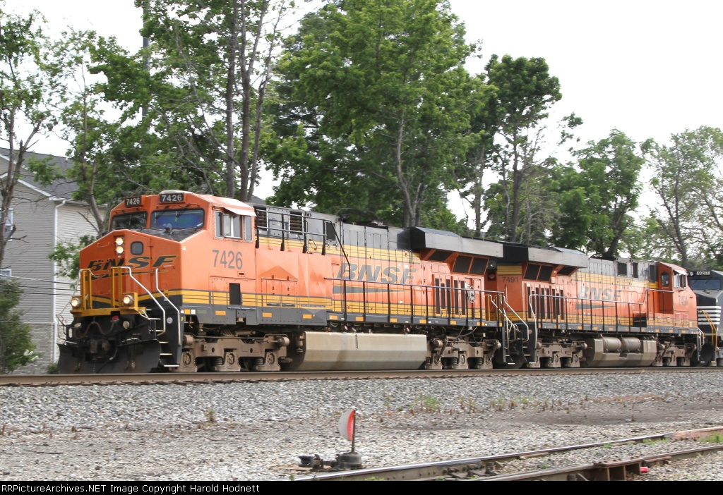 BNSF 7426 leads NS train 351 at Aycock